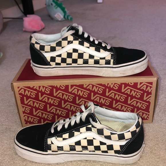 vans low top checkered